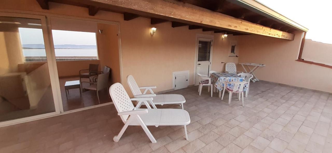 Fronte Mare Attico Indipendente Ed Esclusivo Con Terrazza Panoramica Apartment Isola Rossa Exterior foto