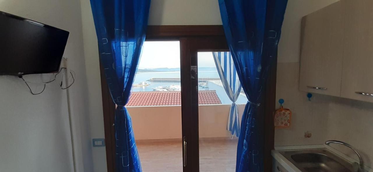 Fronte Mare Attico Indipendente Ed Esclusivo Con Terrazza Panoramica Apartment Isola Rossa Exterior foto