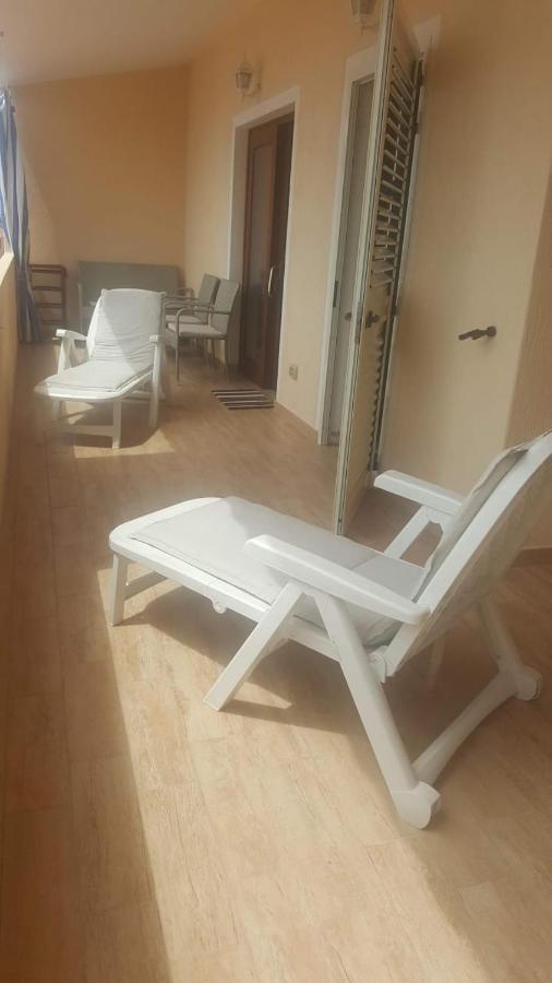 Fronte Mare Attico Indipendente Ed Esclusivo Con Terrazza Panoramica Apartment Isola Rossa Exterior foto